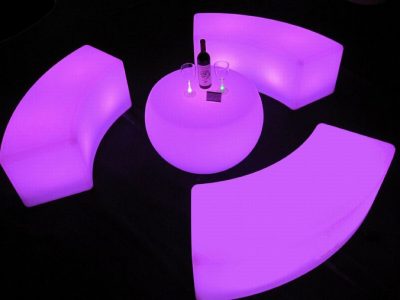 LED Sitzelemente mit Tiscch